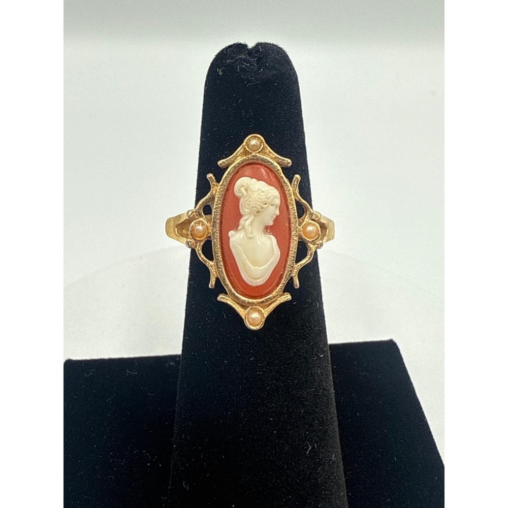 Vintage Avon Gold Tone Red Cameo Ring Faux Pearl Victorian Style